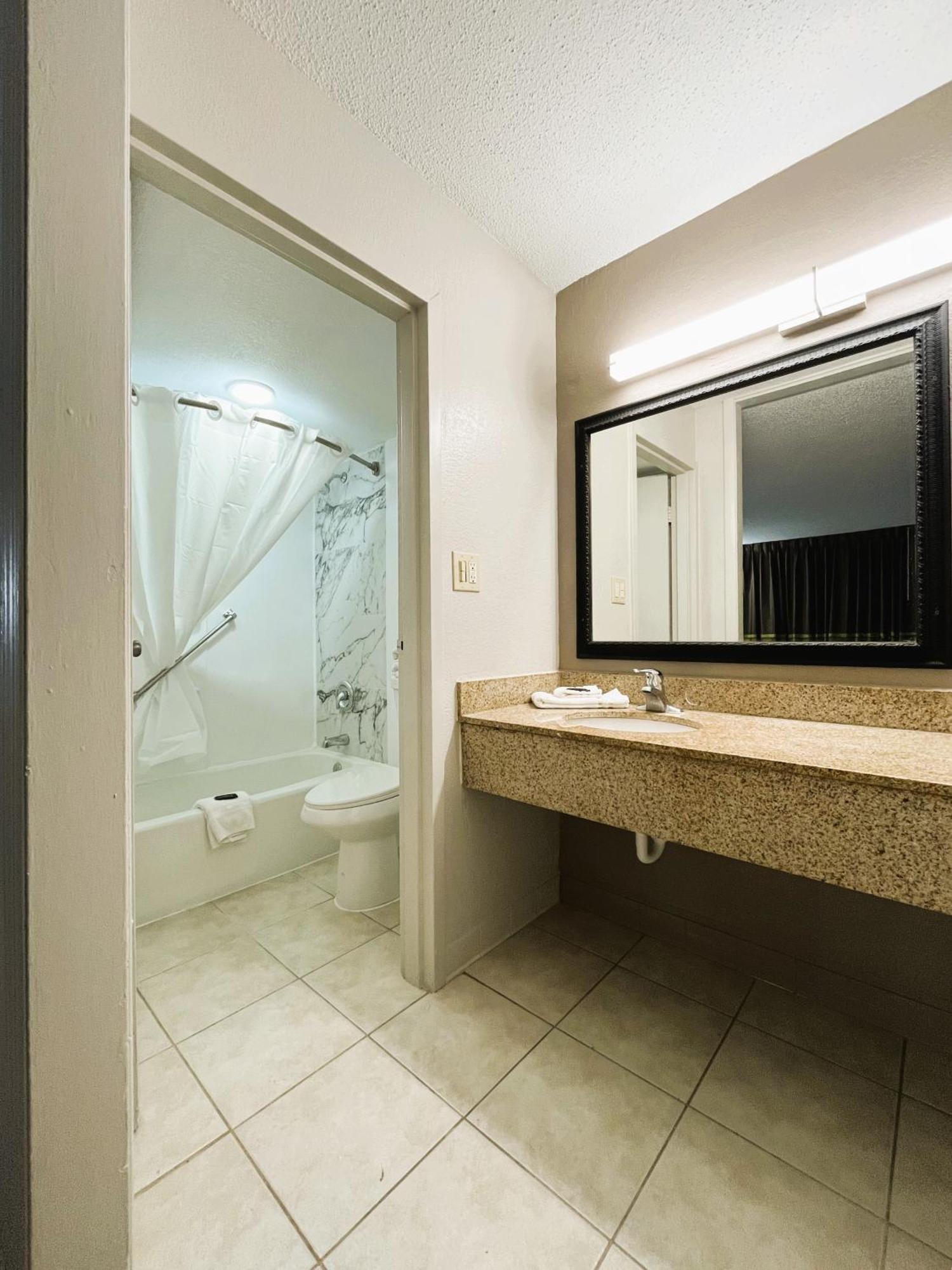 Budgetel Inn Феникс Сити Екстериор снимка